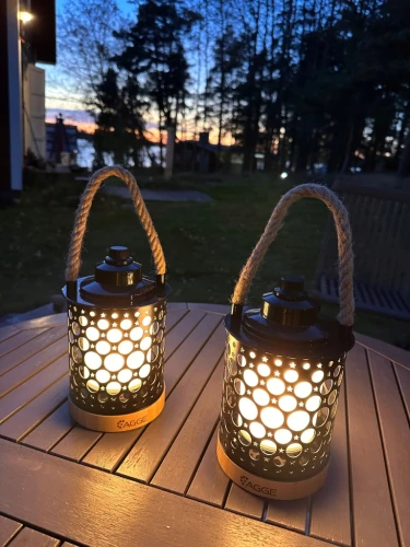 Lampka LED AGGE Radiance 670 lm idealna na camping i do ogrodu Biała