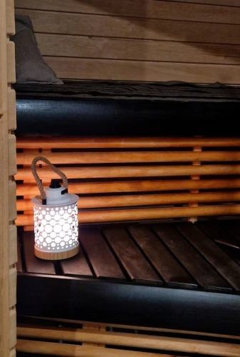 Lampka LED AGGE Radiance 670 lm idealna na camping i do ogrodu Biała