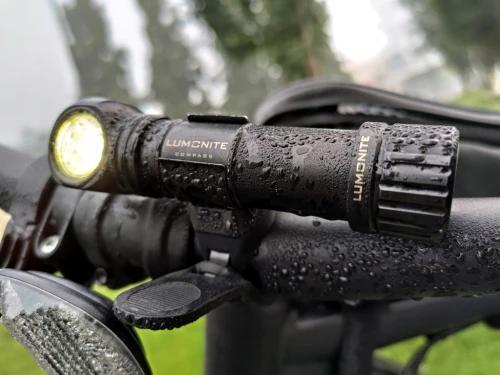 Latarka czołowa LUMONITE Compass - 1250 lm Aku- 3500 mAh Uchwyt rowerowy